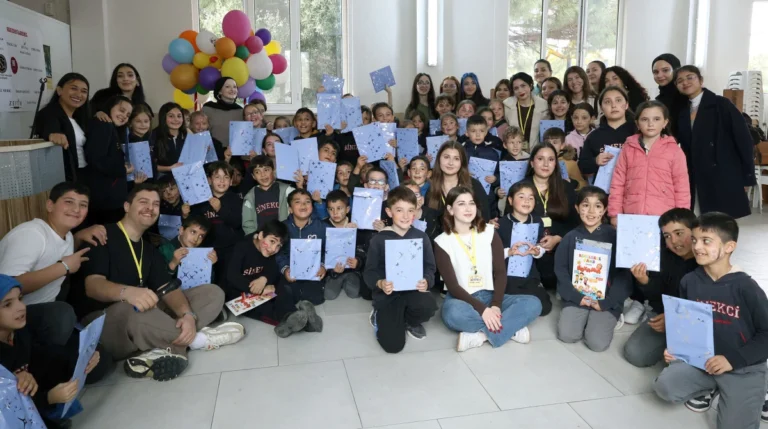 universite-ogrencileri-miniklerin-hayallerini-boyadi-161357-20260429