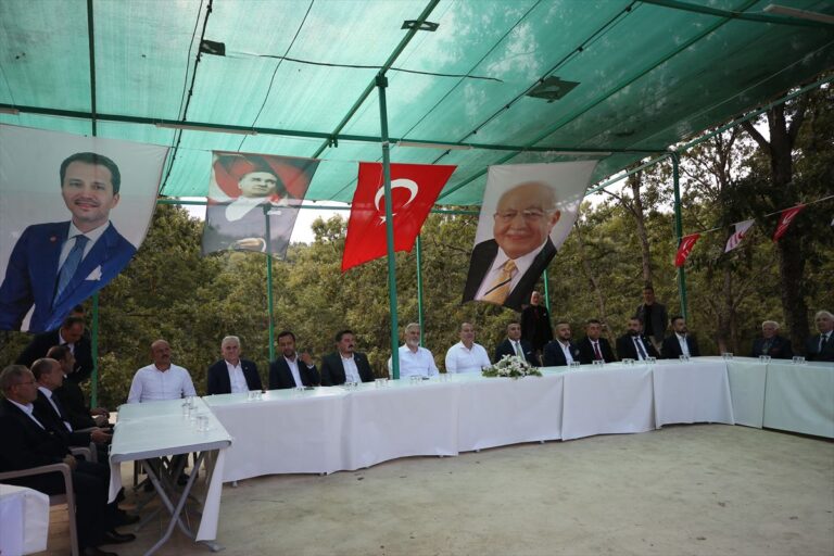 yeniden-refah-partisi-genel-baskani-erbakan-20087826_amp